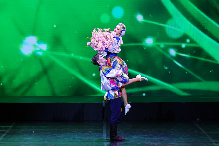 Народный самодеятельный коллектив ансамбль народного танца «Юность Сибири»