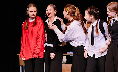 Детская студия «Фантазёры» в Сургуте показала спектакль о смелости быть собой