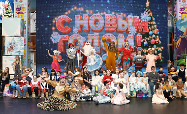 Чудеса по расписанию: в Сургуте новогоднее представление объединило детей и взрослых «Ай да Новый год»