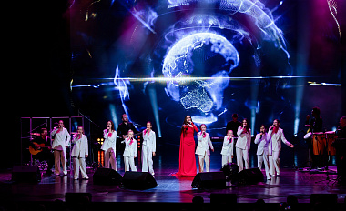 «Любовь должна быть во всем: в работе, в семьях, в жизни!» - делилась мыслями обворожительная певица Зара во время своего сольного концерта во дворце искусств