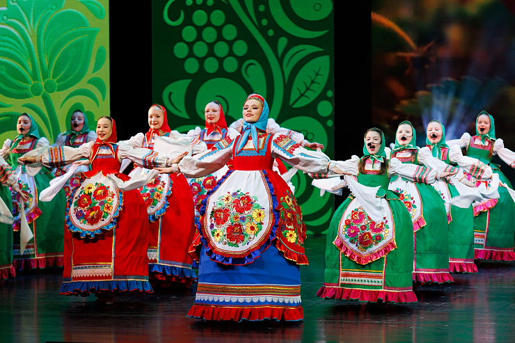 Сибирские сезоны»: неугасающая сила народного танца и песни во Дворце искусств «Нефтяник»