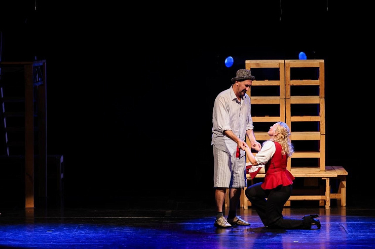 28 сентября в 18:00 в ДИ «Нефтяник» состоялся спектакль «Любовь и голуби» представленный ГБУК г.Москвы «Театр на Юго-Западе»