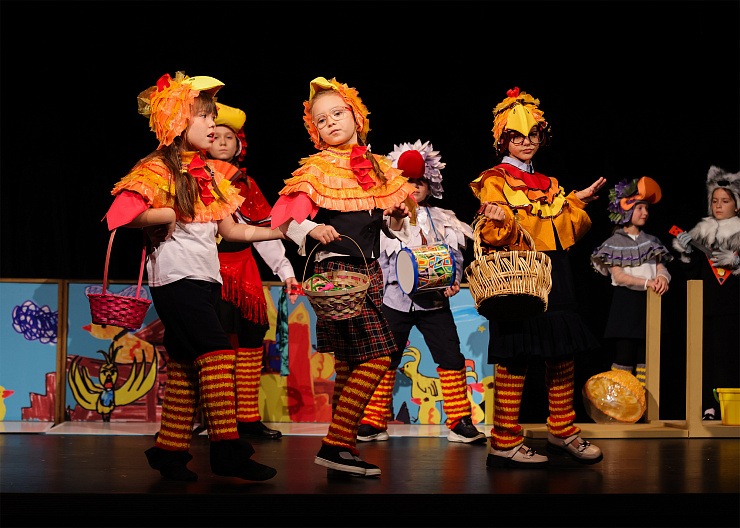 28 сентября на сцене ДИ «Нефтяник» состоялась премьера спектакля по мотивам сказки Ганса Христиана Андерсена «Гадкий утенок» 