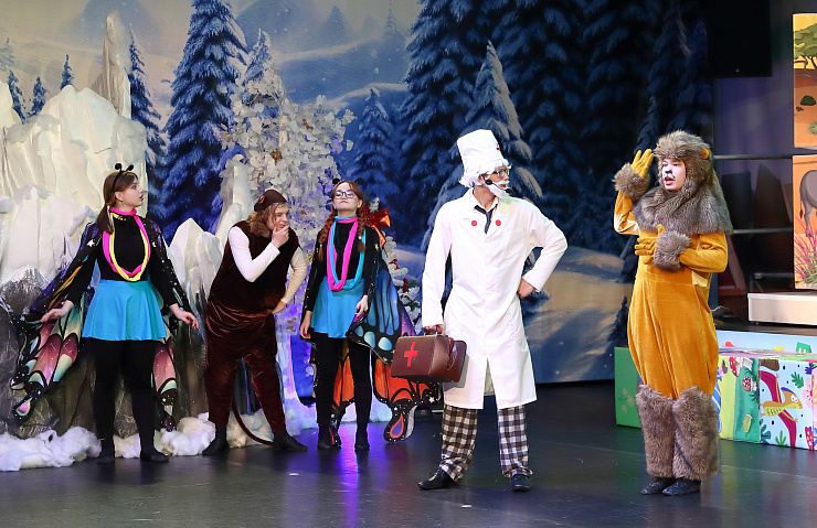 Чудеса по расписанию: в Сургуте новогоднее представление объединило детей и взрослых «Ай да Новый год»