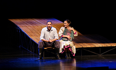 28 сентября в 18:00 в ДИ «Нефтяник» состоялся спектакль «Любовь и голуби» представленный ГБУК г.Москвы «Театр на Юго-Западе»